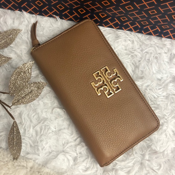 Tory Burch Handbags - Tory Burch Britten Continental Wallet
